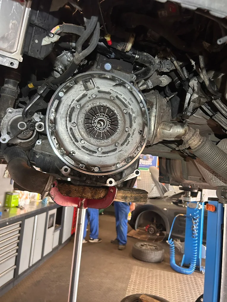 Naprawa sprzęgła i układu napędowego – Geko Serwis Łódź, profesjonalna mechanika pojazdowa